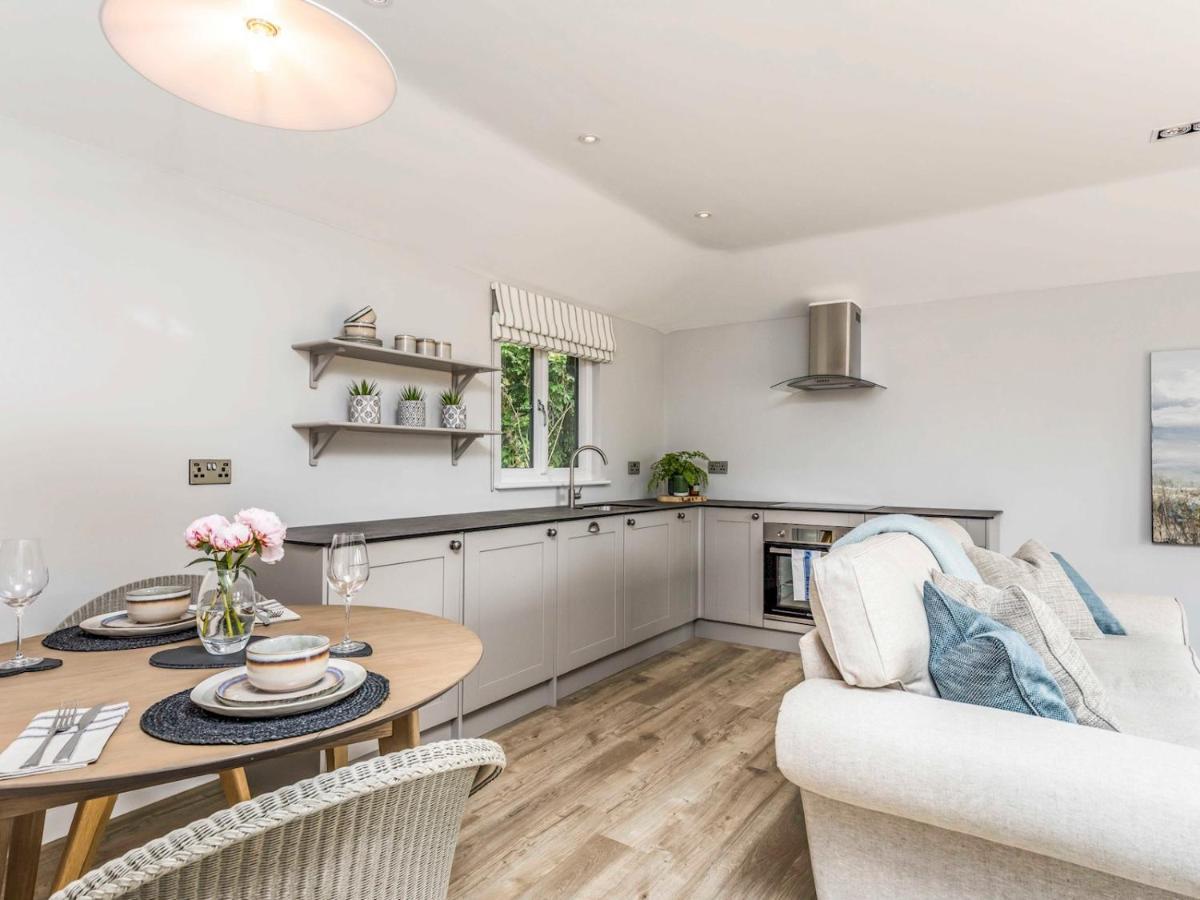 Pass The Keys Delightful 1 Bed Lodge In South Downs Village Chichester Exterior foto